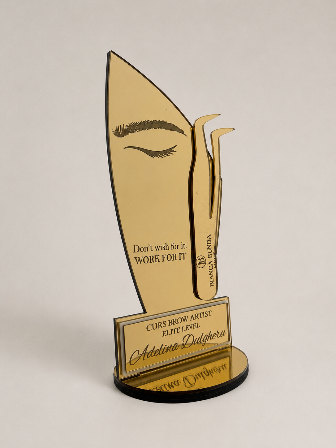 Trofeu gold lash beauty plexiglass auriu personalizabil